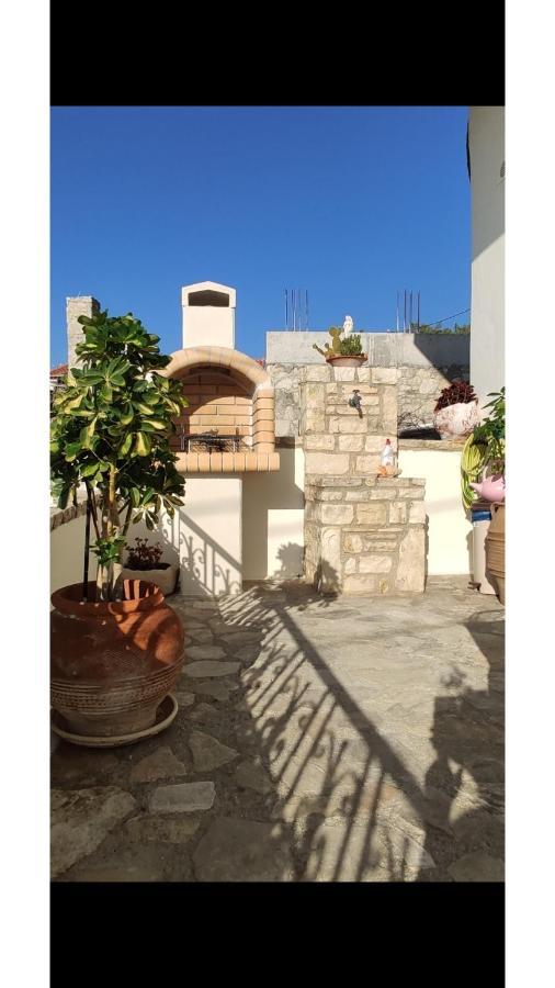 Bella Vista Apartment Камиларион Екстериор снимка