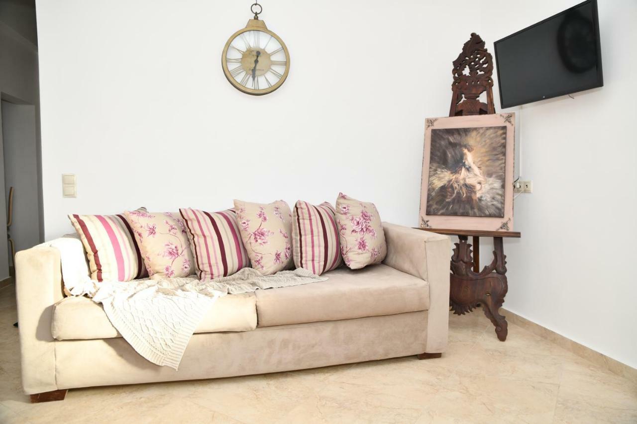Bella Vista Apartment Камиларион Екстериор снимка