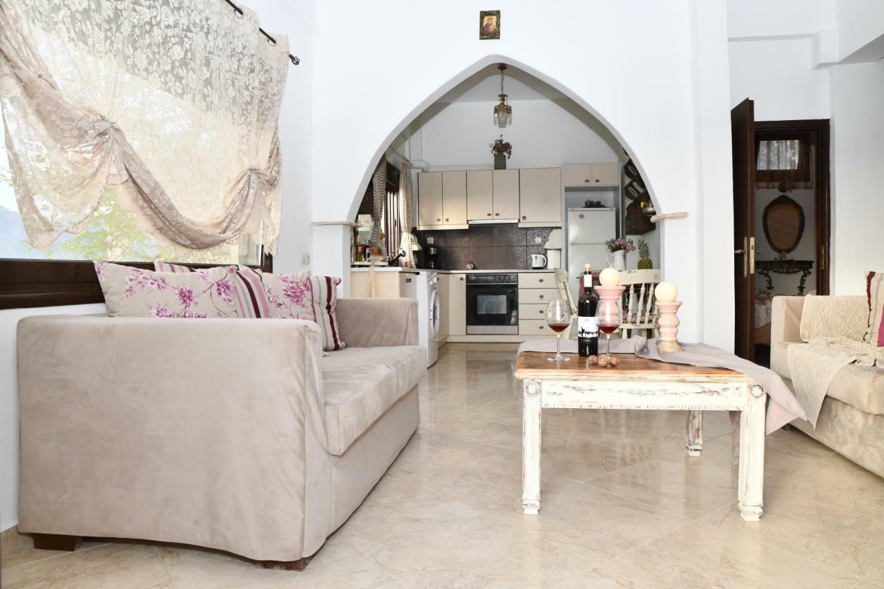 Bella Vista Apartment Камиларион Екстериор снимка